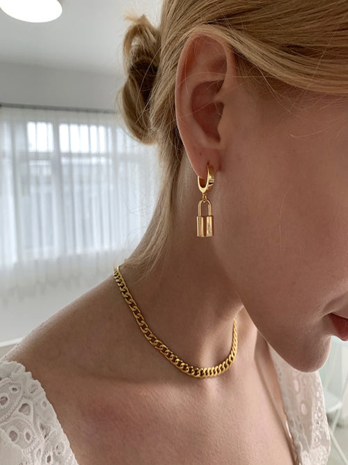 PANDANA European and American big-name fashion personality lock metal earrings female ins simple Hong Kong style temperament earrings tide