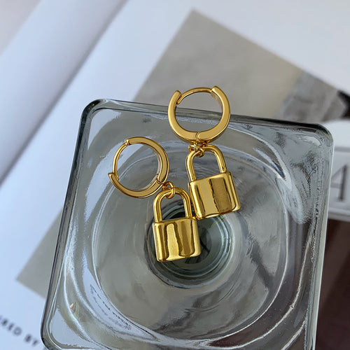 PANDANA European and American big-name fashion personality lock metal earrings female ins simple Hong Kong style temperament earrings tide