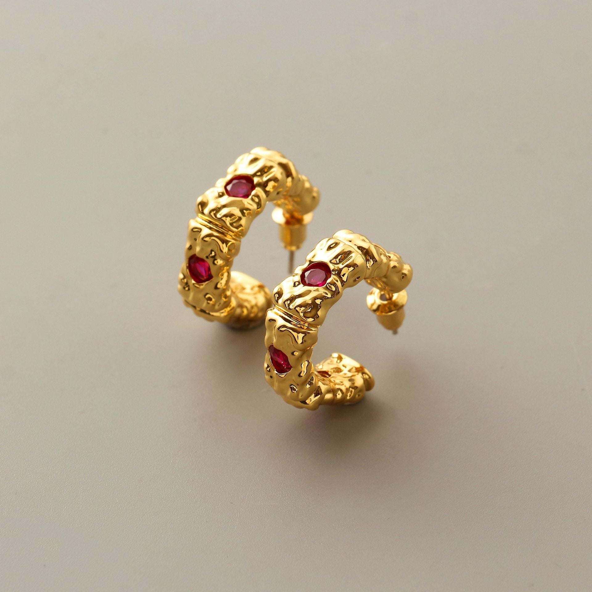 The upper ear is beautiful, niche design, light luxury, carved retro, irregular circle earrings, rubies, fashionable stud earrings, temperament