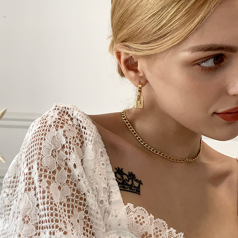 PANDANA European and American big-name fashion personality lock metal earrings female ins simple Hong Kong style temperament earrings tide