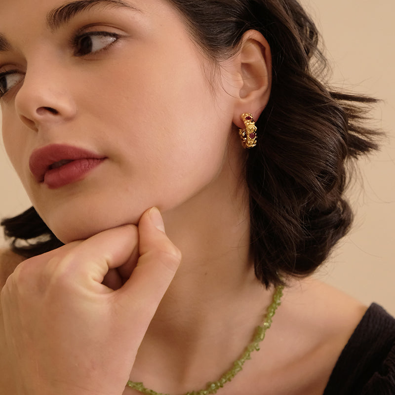 The upper ear is beautiful, niche design, light luxury, carved retro, irregular circle earrings, rubies, fashionable stud earrings, temperament